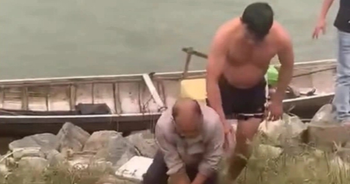 Trên đường về quê ăn tết, thầy giáo bơi ra sông cứu người đuối nước