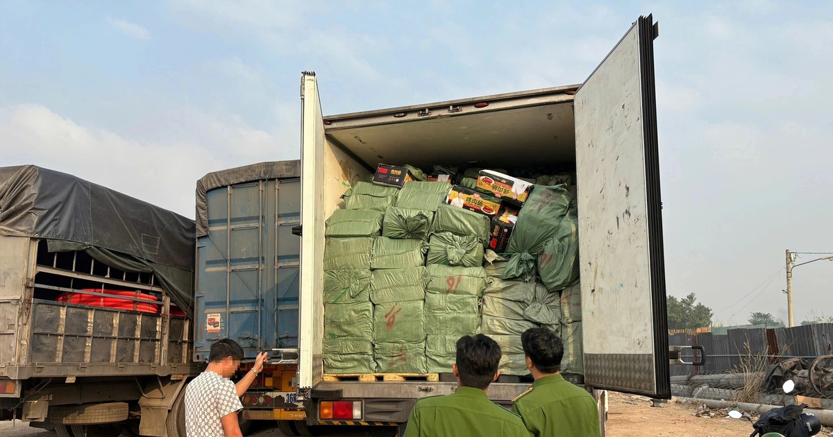 Ti&ecirc;u hủy hơn 28 tấn thực phẩm bẩn kh&ocirc;ng r&otilde; nguồn gốc