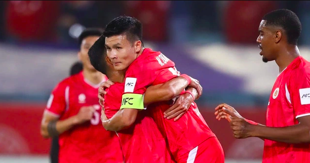 Quang Hải cùng Đình Bắc và CLB CAHN sẽ đối đầu đội của Ronaldo, nếu…