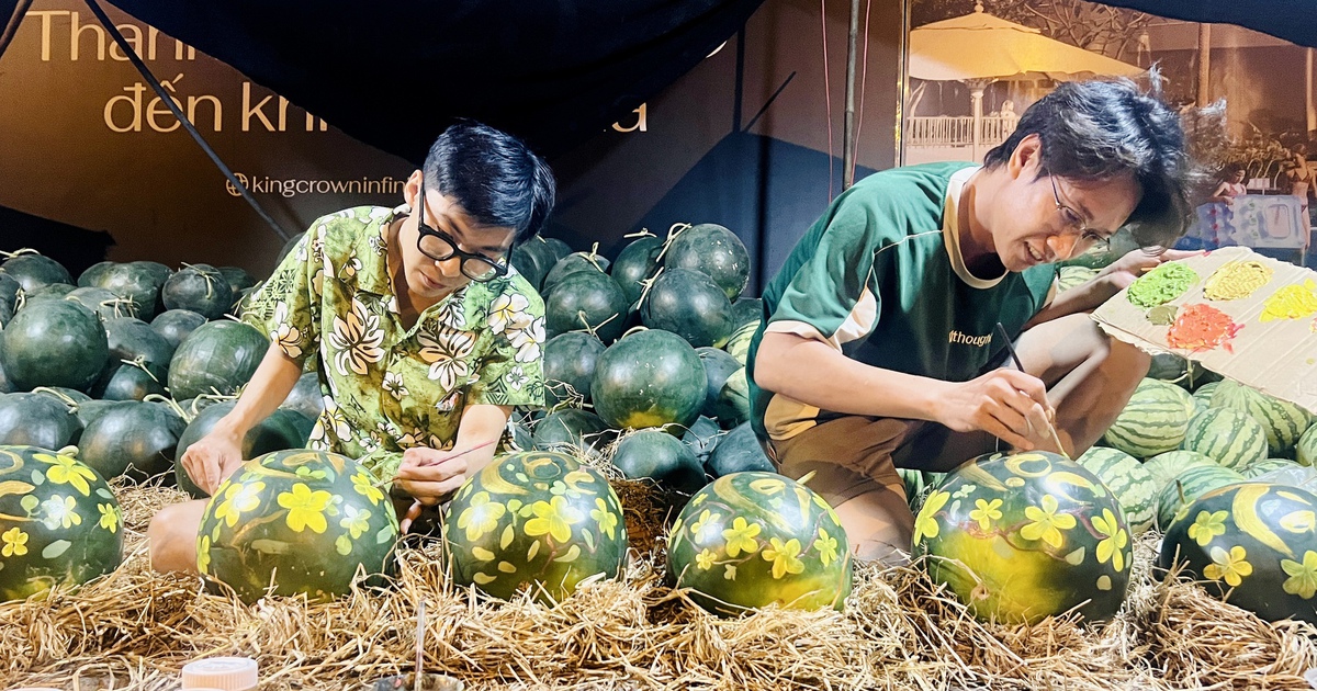 Kiếm tiền ti&ecirc;u tết b&ecirc;n vựa dưa hấu: Họa sĩ trẻ tiết lộ thu nhập