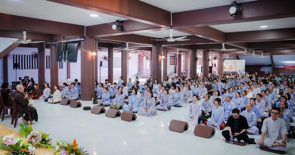 Đốt vàng mã, xem bói, dâng sao giải hạn: Vì sao sư thầy khuyên nên bỏ?