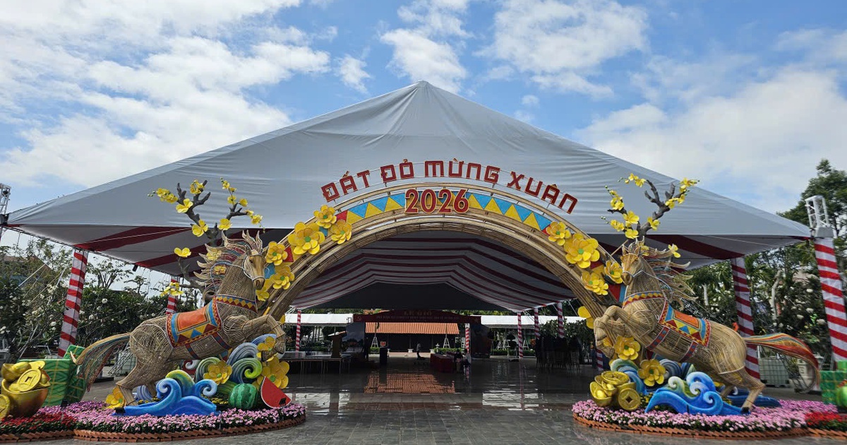 Độc lạ linh vật ngựa bằng mây tre ở vùng biển Đất Đỏ