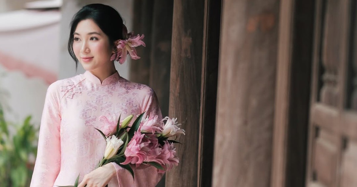 Chút điệu đà với xu hướng cài hoa ngày tết