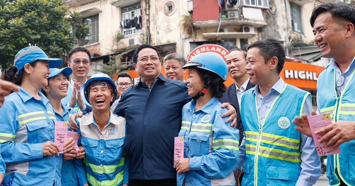 Thủ tướng động viên, cảm ơn công nhân vệ sinh môi trường thủ đô