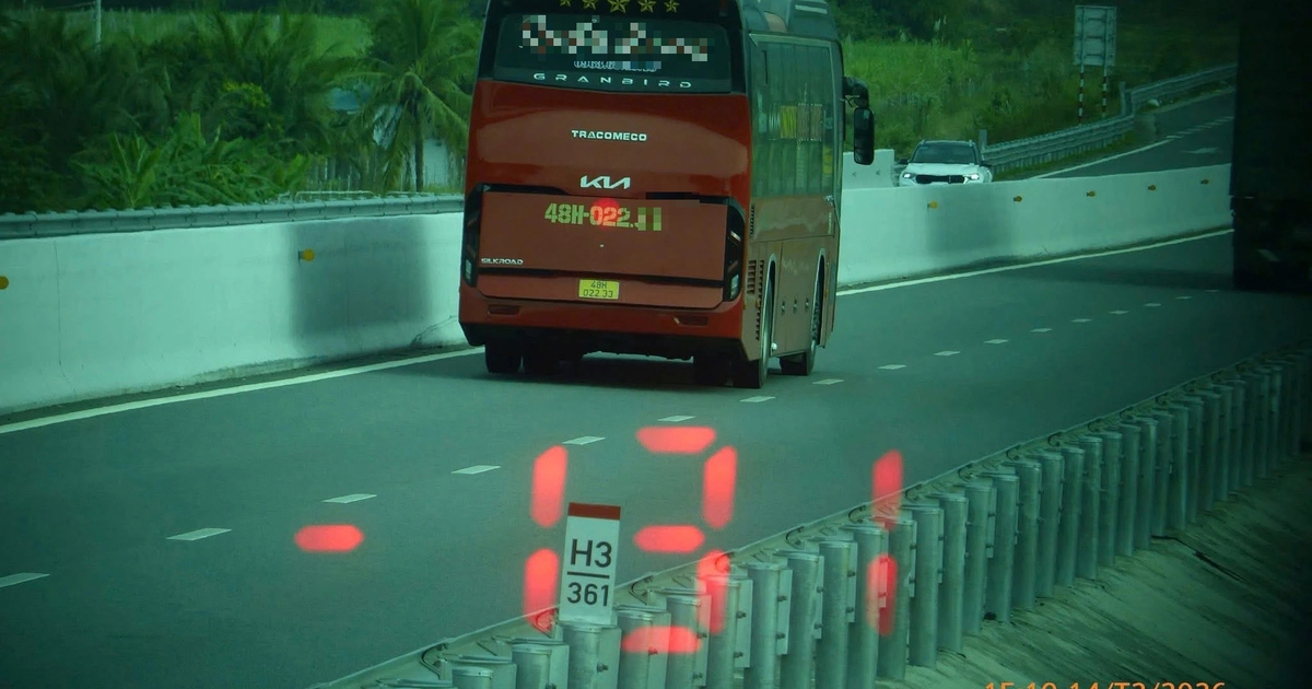 Cao tốc TP.HCM - Vân Phong đông đột biến, CSGT phạt loạt xe quá tốc độ