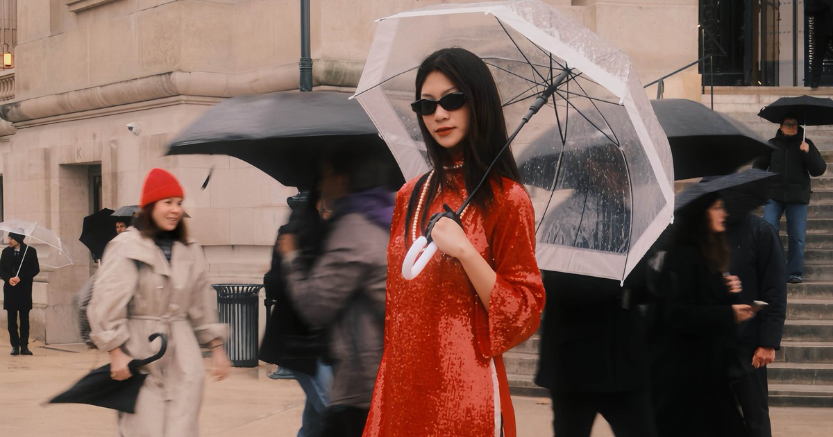 Áo dài Việt 'du xuân' quốc tế