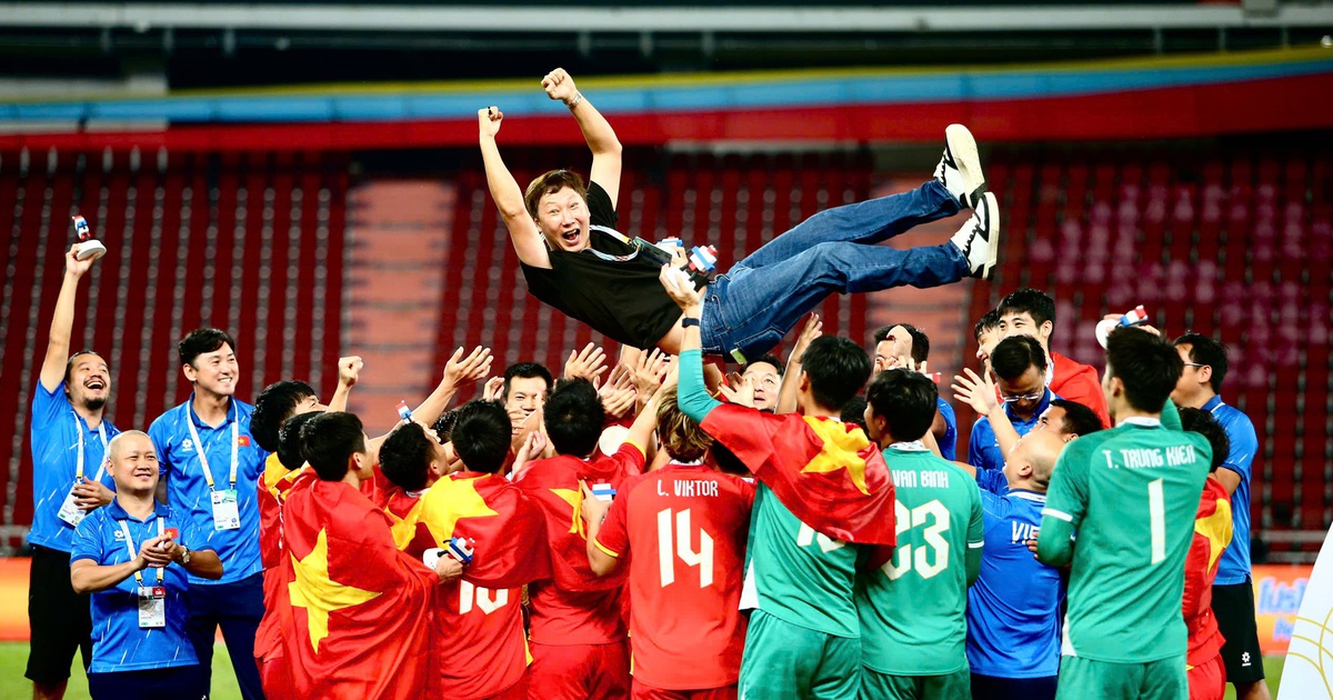 HLV Kim Sang-sik và câu chuyện xúc động được kể trong ngày tết, nhớ vợ con và quê hương Hàn Quốc…