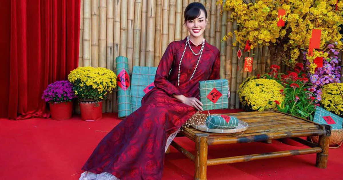 Áo dài thêu tay duyên dáng cùng áo dài lụa cho mùa tết cổ truyền