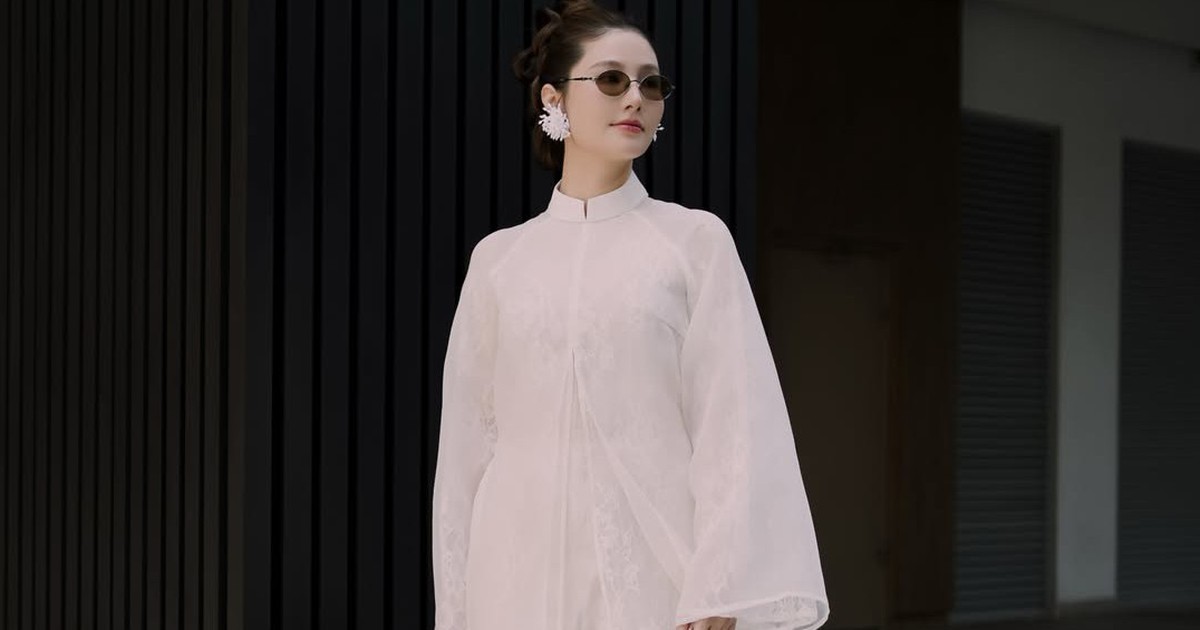 Áo dài trắng thăng hoa trong mùa tết