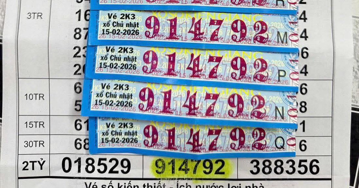 Khách TP.HCM trúng độc đắc 10 tỉ xổ số miền Nam 29 tết, nhận 500 triệu tiền mặt