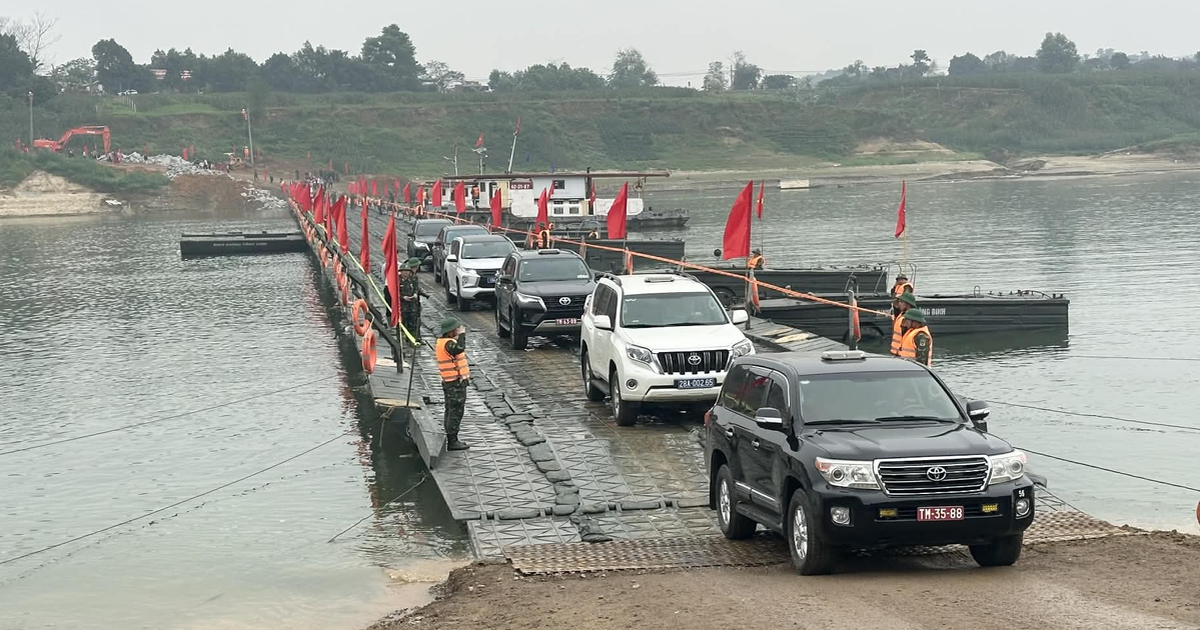 Người dân có cầu phao 'đón tết' sau nhiều tháng cầu Sông Lô hư hỏng