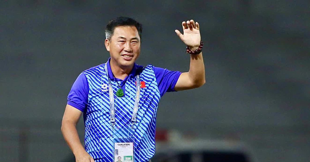 Nóng: HLV Hứa Hiền Vinh cập bến CLB Becamex TP.HCM