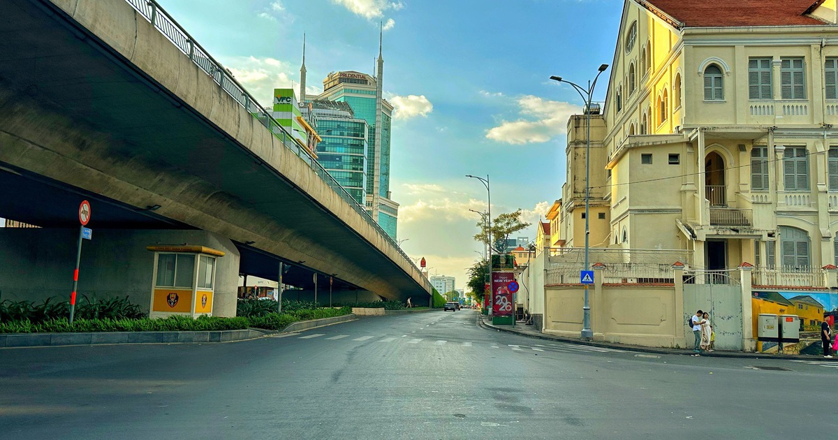 Chiều 29 tết, ngắm đường phố trung tâm TP.HCM trước thời khắc giao thừa Tết Bính Ngọ