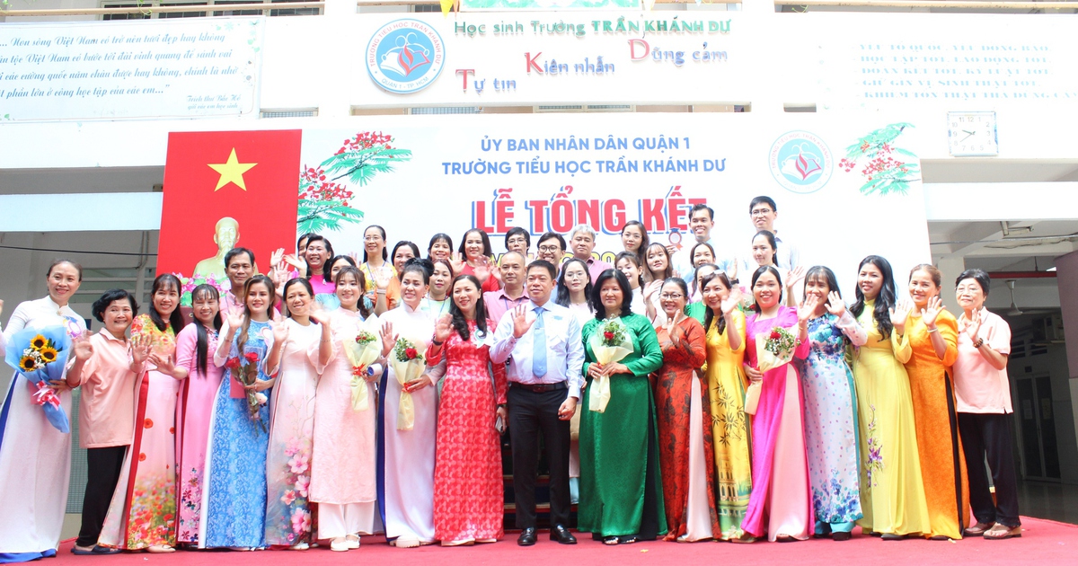 Mùng 1 tết Bính Ngọ: Thầy cô chúc học sinh 'ngựa chạy đường xa không mỏi'
