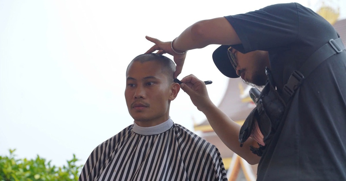 Diễn viên ‘Mưa đỏ’ tiết lộ lý do cạo trọc đầu, học tiếng Lào