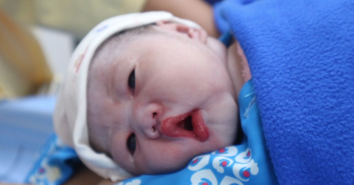 Xúc động khoảnh khắc những 'em bé Bính Ngọ' chào đời đúng giao thừa