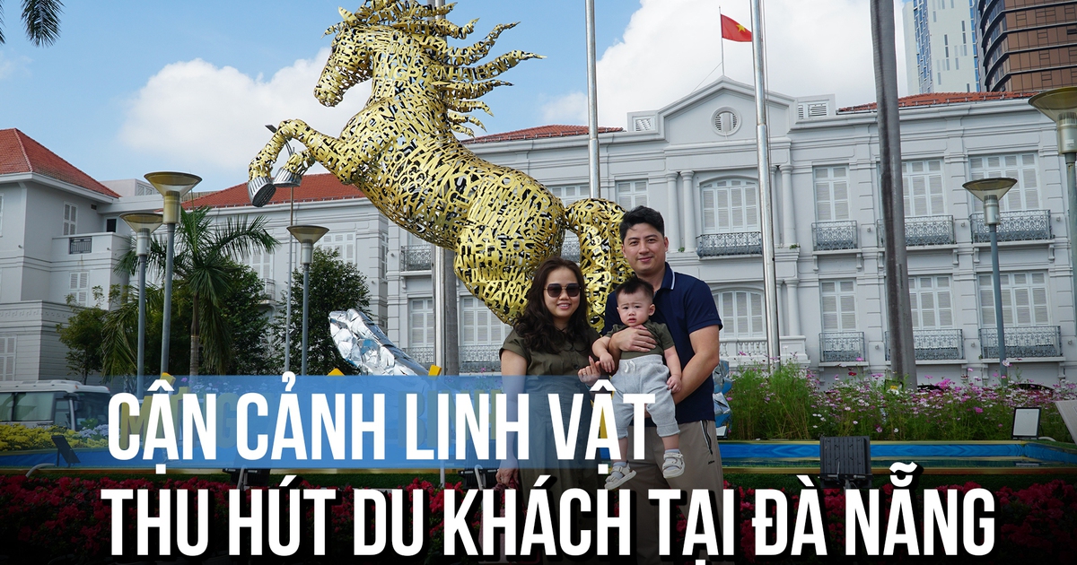 Linh vật Kim Mã hút khách, trở thành điểm “check in” cận Tết tại Đà Nẵng