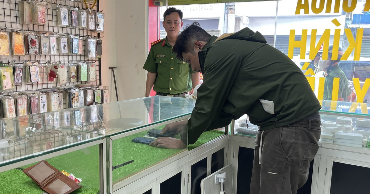 Công an TP.HCM truy xét thần tốc, bắt kẻ cắt khóa trộm 51 điện thoại