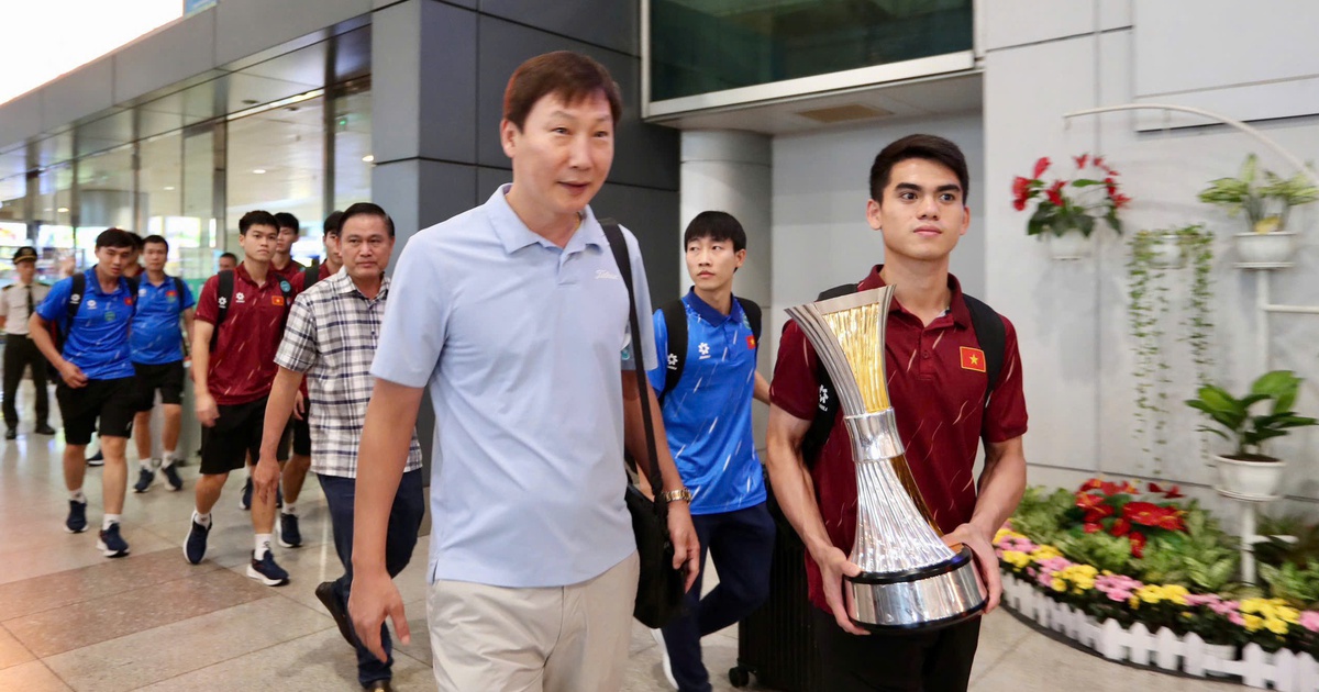 Tết bình yên của đội trưởng U.23 Việt Nam Khuất Văn Khang: Giữ lời hứa đặc biệt với bà!