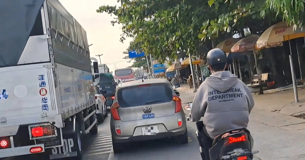 Xử phạt thầy giáo dạy lái xe 'tranh đường' với xe máy ở Đồng Tháp