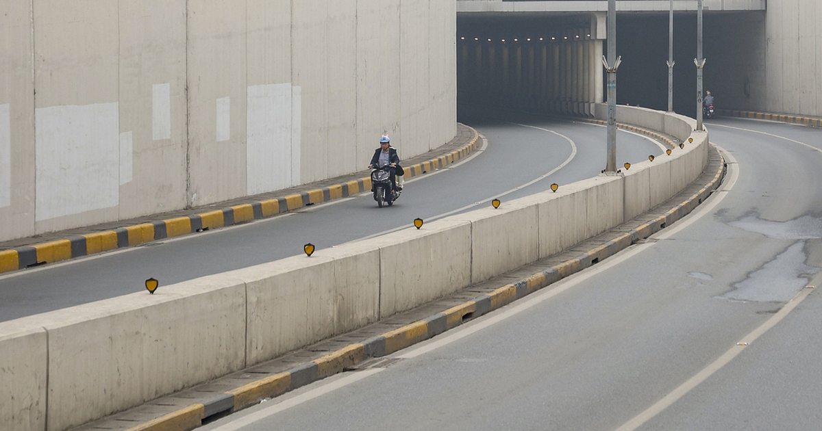 Phố phường Hà Nội 'khác lạ' sáng mùng 1 tết