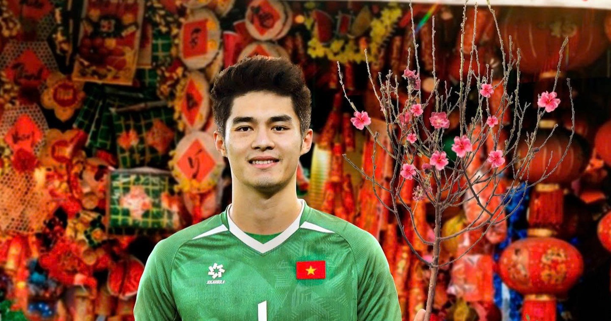 FIFA làm thơ chúc tết cực đỉnh, đăng ảnh Trung Kiên cầm cành đào du xuân trong trang phục thủ môn