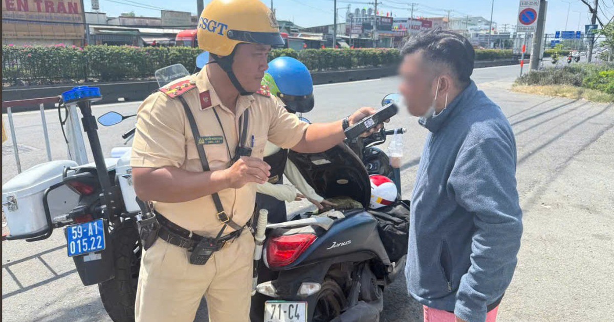 CSGT TP.HCM phạt h&agrave;ng loạt người vi phạm nồng độ cồn, qu&aacute; tốc độ m&ugrave;ng 1 tết