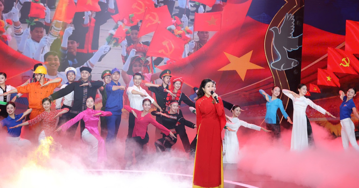 Cô gái sáng tác những ca khúc về Đảng chạm đến trái tim hàng triệu người