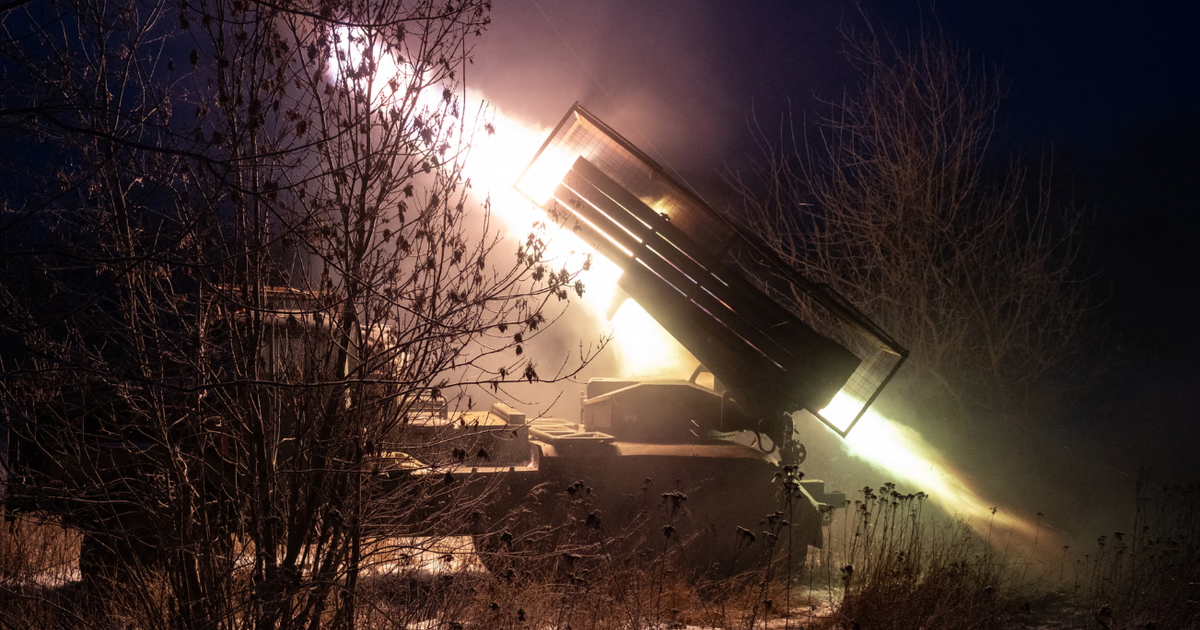 Chiến sự Ukraine ng&agrave;y 1.457: Tiền tuyến 'đỏ' lửa, Thụy Điển viện trợ th&ecirc;m cho Kyiv