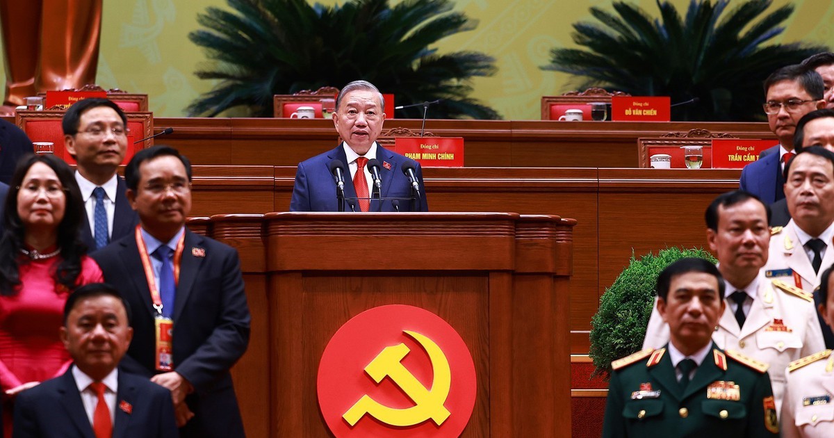 Vững bước dưới cờ Đảng