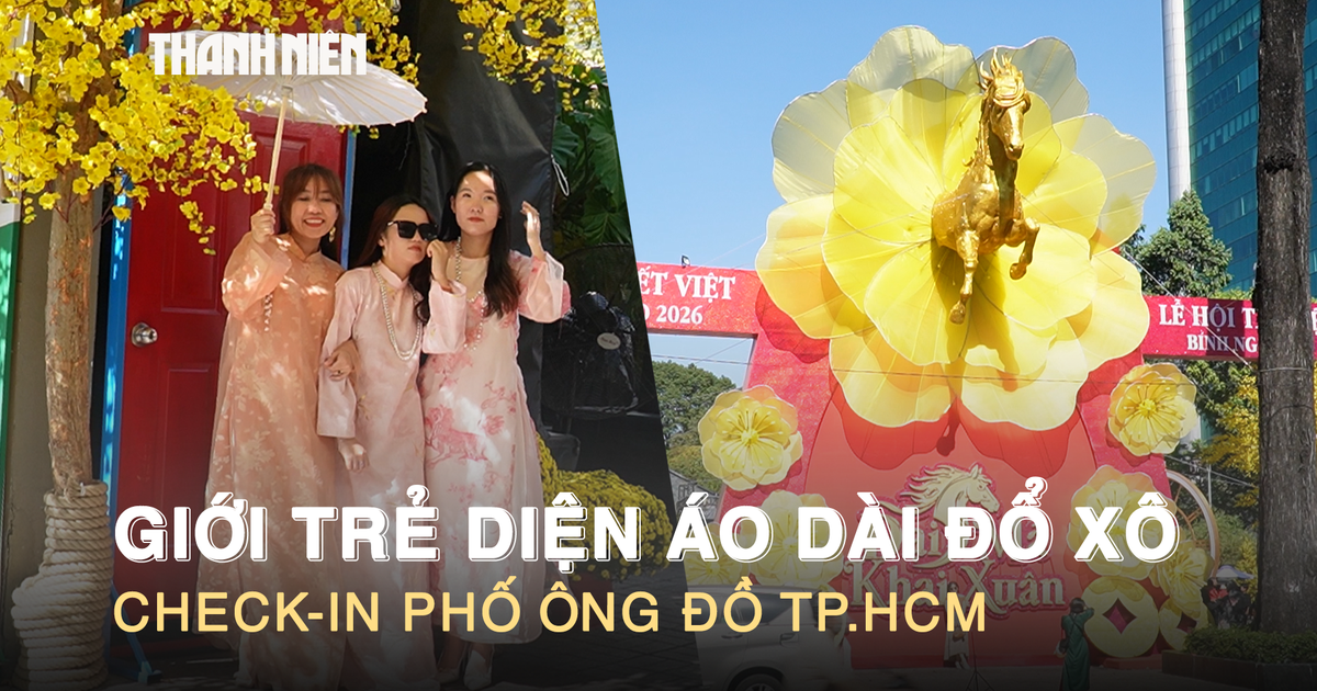 Giới trẻ diện áo dài đổ xô check-in phố ông đồ TP.HCM