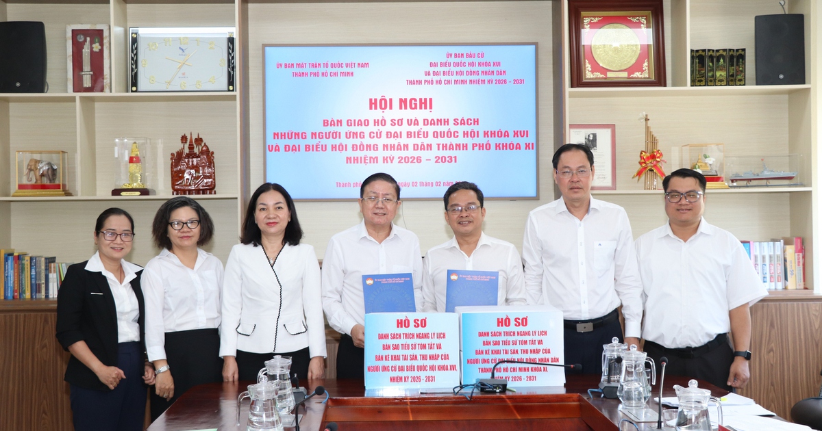 TP.HCM bàn giao hồ sơ 60 người ứng cử đại biểu Quốc hội khóa XVI