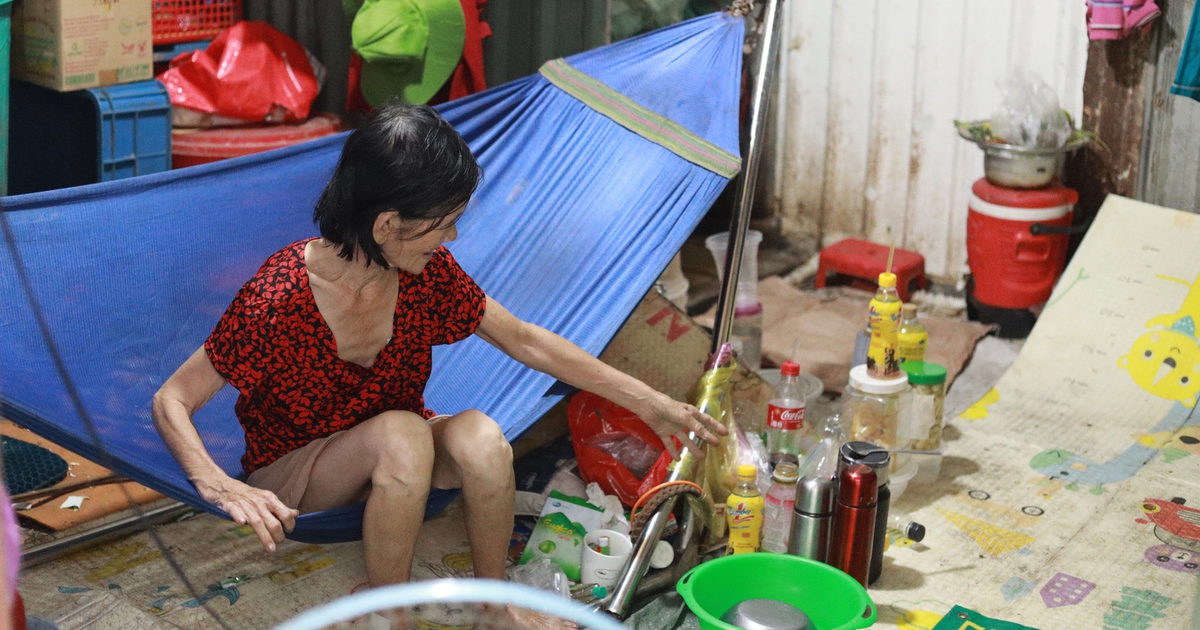 Xóm ve chai ở TP.HCM: Mong bữa cơm no ngày tết