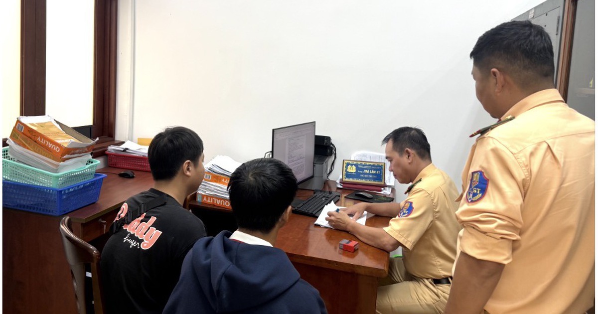 CSGT TP.HCM tịch thu xe của nam thanh niên quay clip 'bốc đầu' quảng cáo tiệm sửa xe