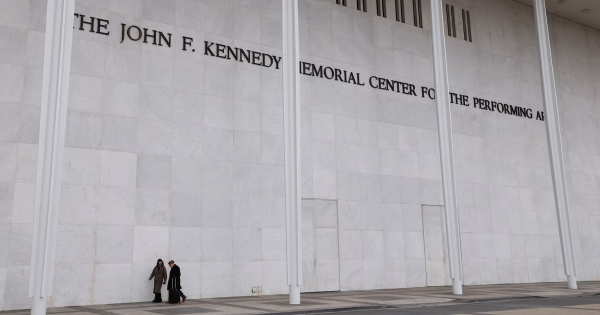 Trung t&acirc;m Kennedy tạm ngừng hoạt động 2 năm