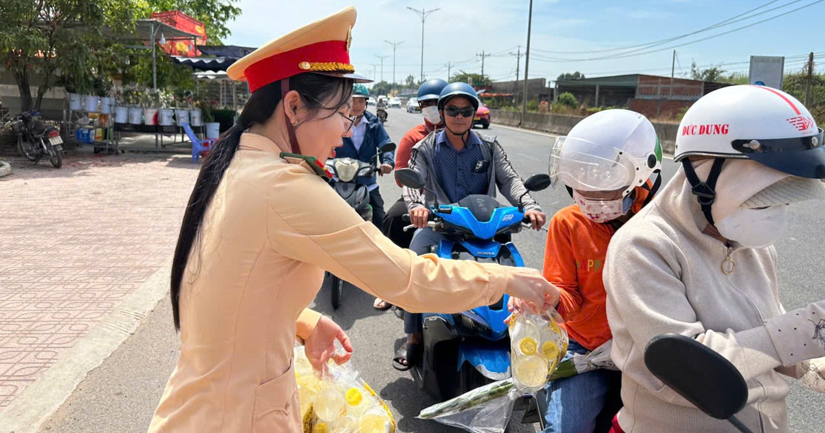 Phân luồng giao thông từ xa, đảm bảo an toàn đường lên núi Bà Đen