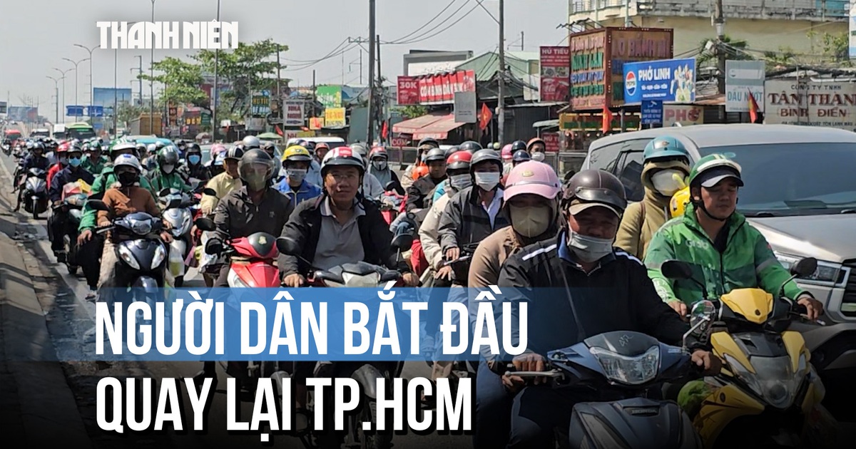 Người dân lỉnh kỉnh đồ đạc quay lại TP.HCM