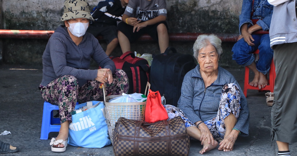 Ngày cuối kỳ nghỉ tết: Ùn ùn người miền Tây trở lại TP.HCM trưa mùng 6