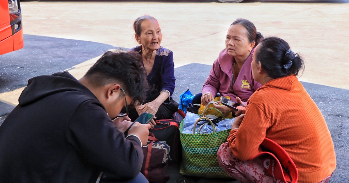 Chiều mùng 6 tết nhiều người 'ngược dòng' từ TP.HCM về miền Tây… ăn tết, vì sao?