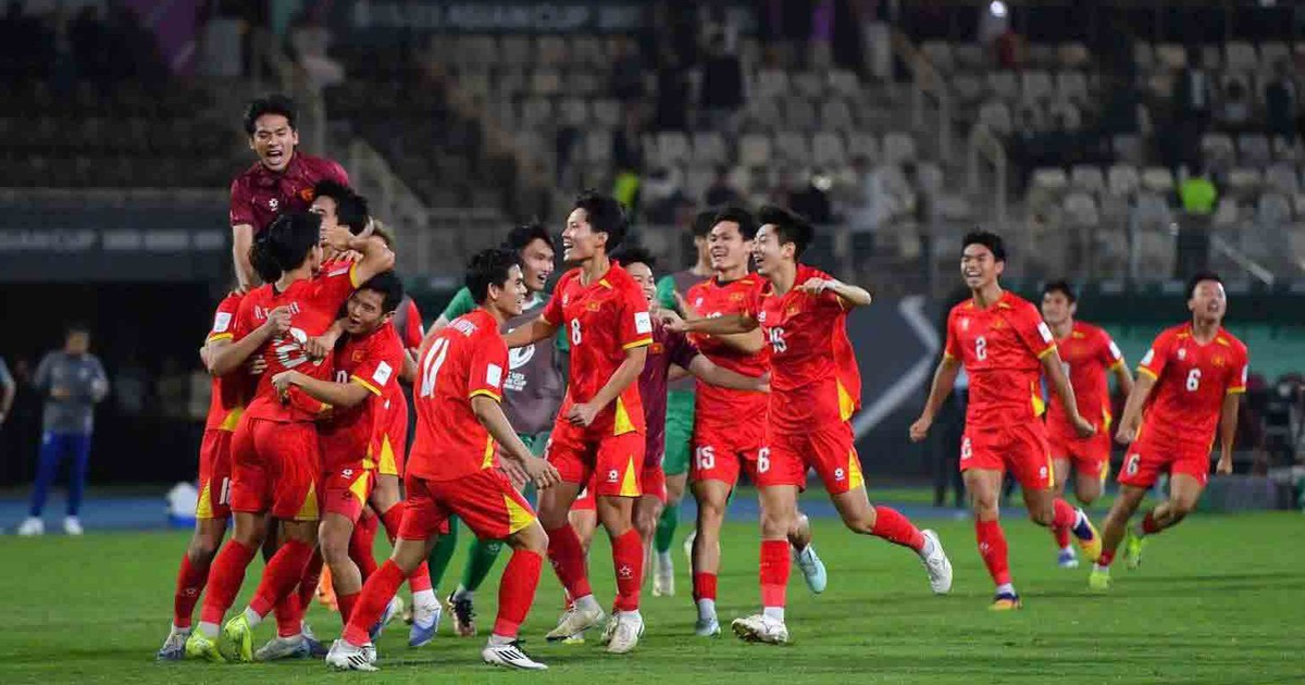 Bóng đá Việt Nam lấy đà phi nước đại