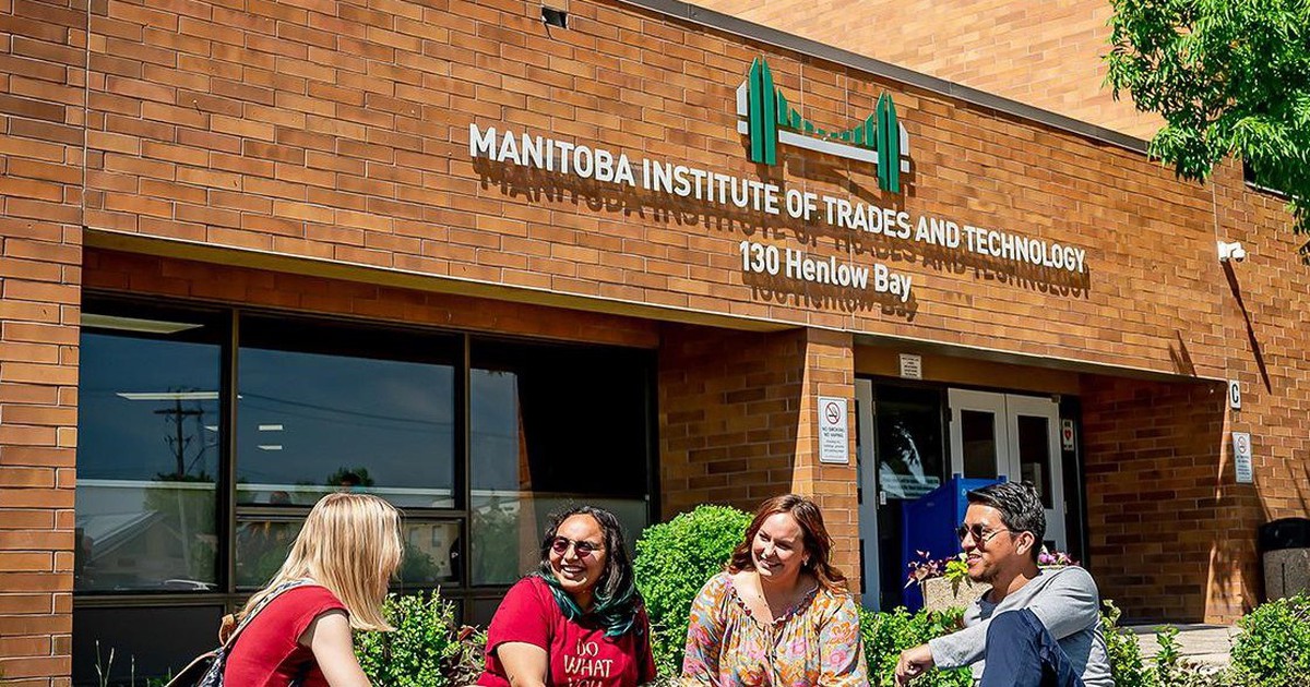 Trường c&ocirc;ng đ&oacute;ng cửa v&igrave; ch&iacute;nh s&aacute;ch du học của Canada