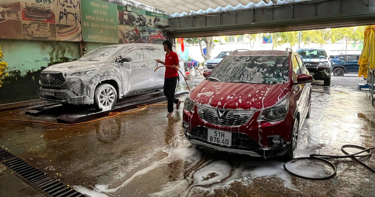 Sau tết nên tự rửa xe ô tô hay mang ra dịch vụ chuyên nghiệp?