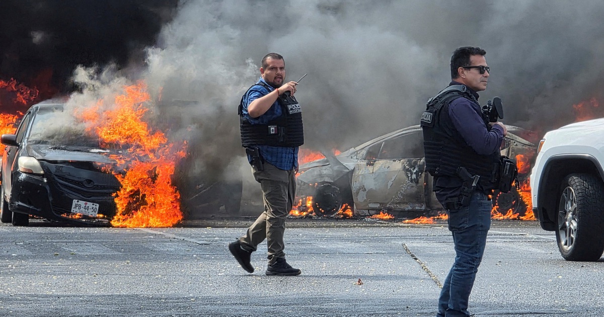 Bạo lực lan khắp Mexico sau khi trùm ma túy bị tiêu diệt