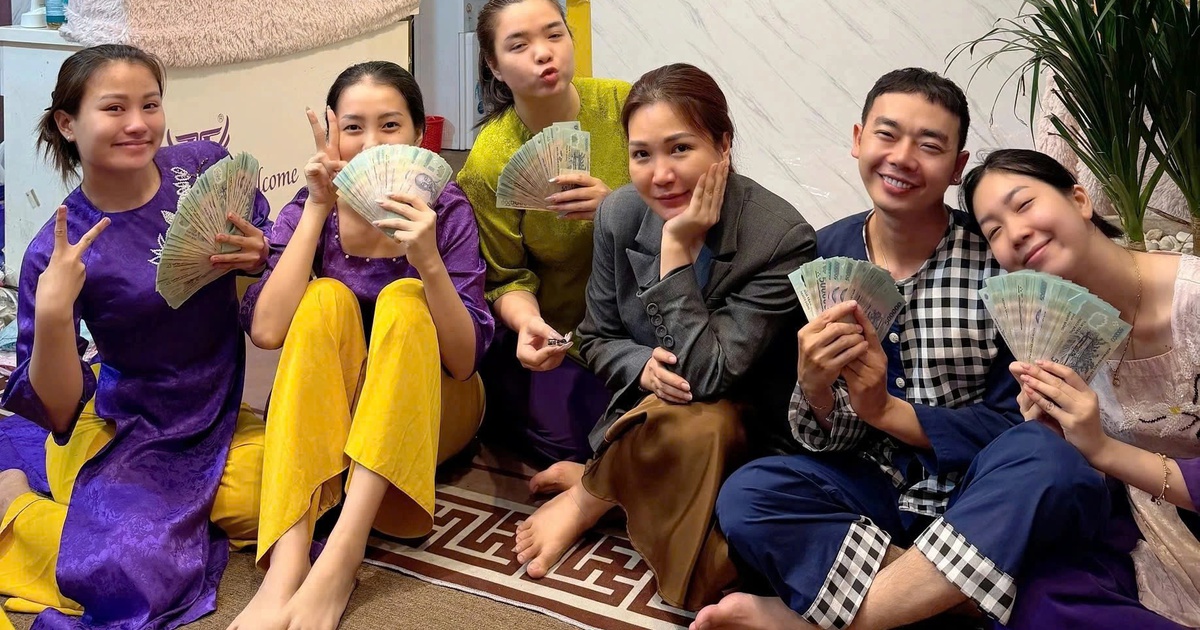 Chủ tiệm áo dài lì xì tết theo cách đặc biệt