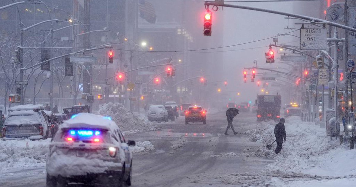 New York 'biến mất' sau cơn bão tuyết lịch sử