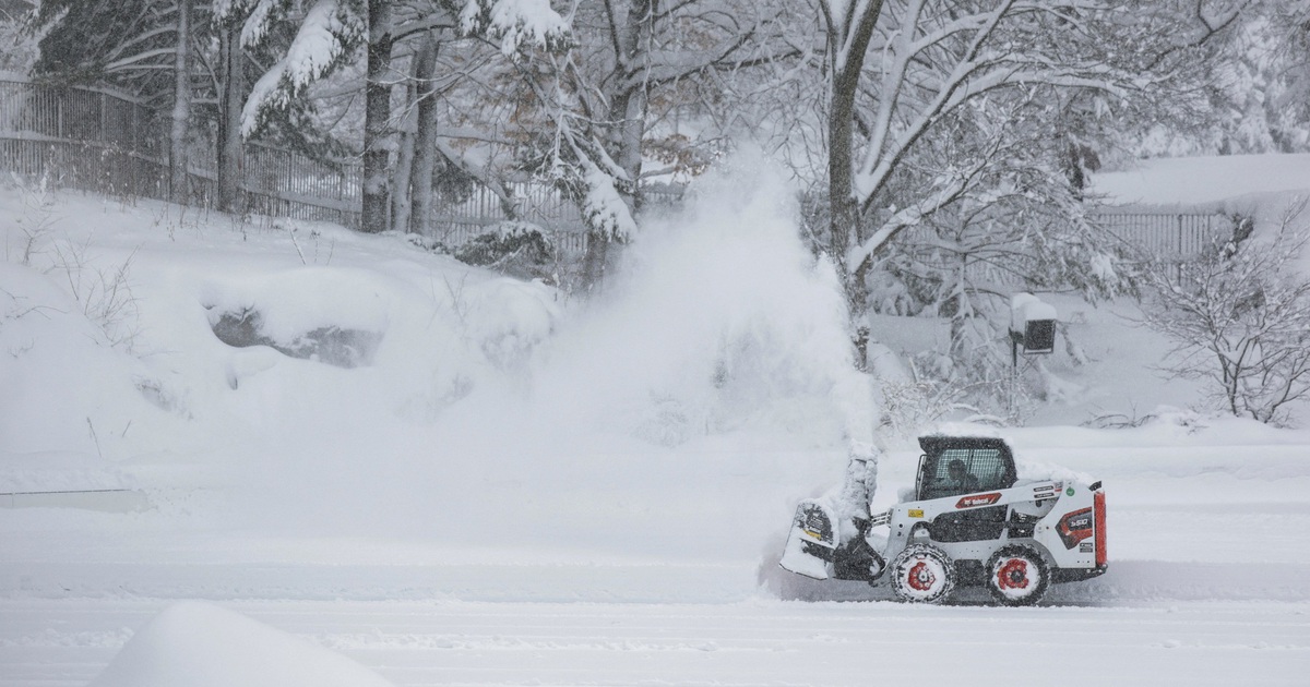 Bão tuyết ập vào Mỹ gây hạn chế đi lại, hàng ngàn chuyến bay bị hủy