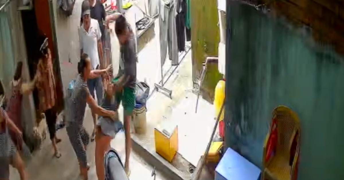 Cầu cứu vì bị nhóm người đánh gãy sống mũi ngay trước nhà