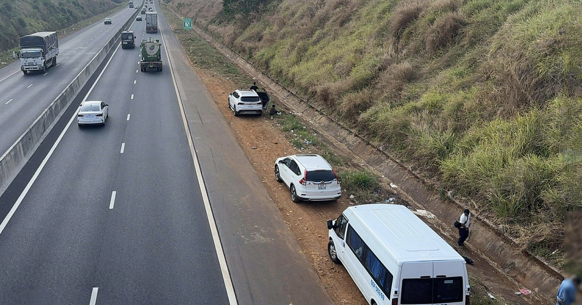 Buồn ngủ khi lái xe trên cao tốc: Làm gì để không bị phạt?