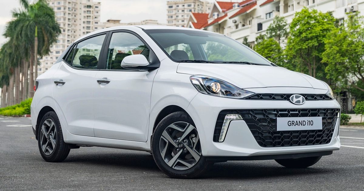 Ô tô máy xăng giá rẻ nhất Việt Nam: Hyundai Grand i10 bán gấp đôi Toyota Wigo