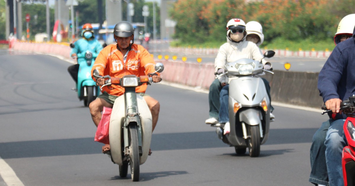 Mới tháng 2 đã nắng cháy da, nhiều người bị 'sốc nhiệt' vì quá nóng